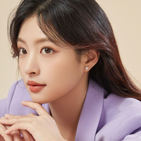 周生生Daily Luxe炫幻四叶草钻石耳钉女18K金钻饰94342E
