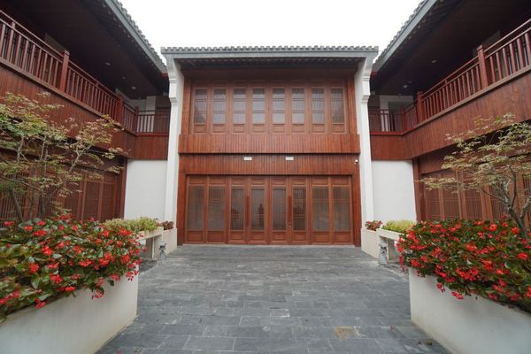 周末不加价!冬泡温泉,春看樱花!盐城唐风精舍酒店(大洋湾景区店) 唐风标准房1晚套餐(温泉票+景交车手环等)