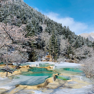 全程不加价，错峰去九寨沟真香！九寨沟天源豪生度假酒店 高级大床房2晚连住（含双早+双人外带午餐便当等）