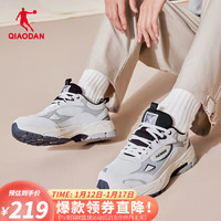 乔丹QIAODAN时光运动鞋男2024春季复古休闲鞋舒适老爹鞋跑步鞋 象牙色/夜幕蓝 40.5