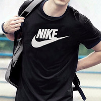 耐克(NIKE)男装 24春运动服跑步训练上衣透气时尚休闲短袖圆领T恤衫 全棉亲肤/经典款/黑色 M/170(体重110-130)