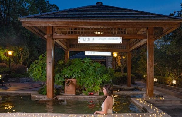 周末不加价！吃时鲜+泡高口碑温泉去！宁波东钱湖华侨豪生大酒店 高级房 1晚含双早+二灵山温泉
