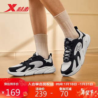XTEP 特步 男鞋运动休闲轻便跑鞋876119320002 黑/帆白 40