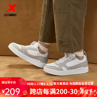 XTEP 特步 街头创新板鞋女秋冬时尚百搭休闲鞋977418310124 帆白/云母灰 40