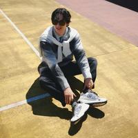 休闲简约黑白灰渐变含羊毛翻领毛衣针织衫男