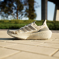 adidas 阿迪达斯 「飘飘鞋」ULTRABOOST LIGHT 男女款跑步鞋 IE5978