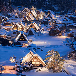 或许是日本最美雪景灯光秀！春节不加价！日本名古屋飞驒高山白川乡合掌村一日游