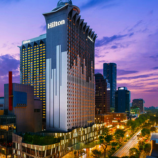 新加坡乌节希尔顿酒店 豪华房 2晚半拆分（含双早）