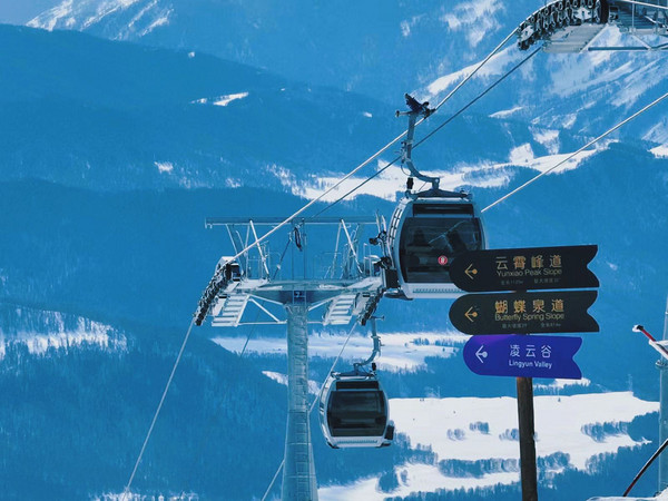 国内雪景天花板,不输瑞士和北海道,还有机会看极光!新疆8天7晚纯玩2-6人跟团游(含7晚住宿+全程用车+景区门票等)