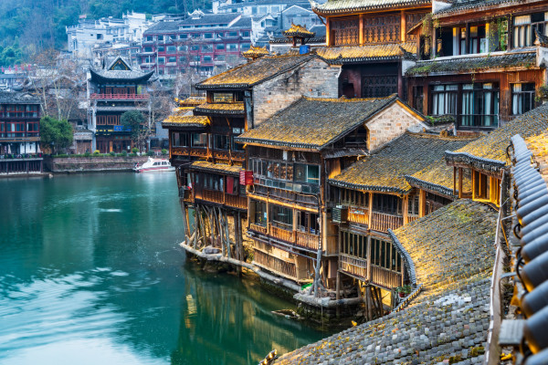 春节出发加价不多，一次走完湘西经典线路！湖南张家界+天门山+凤凰4日3晚纯玩跟团游（含3晚住宿+全程用车+行中首道大门票等）