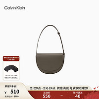 卡尔文·克莱恩 Calvin Klein 女包23秋冬简约字母印花纯色单肩斜挎马鞍包新年礼物