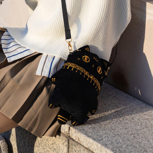 大英博物馆 THE BRITISH MUSEUM 好物推荐 毛绒手机包单肩斜挎包新年