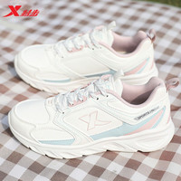 XTEP 特步 女鞋子运动鞋女冬季皮面减震跑步鞋缓冲女士保暖休闲鞋 白粉绿 38码