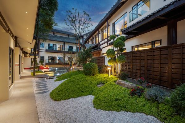 新中式温泉酒店,全程不加价!都江堰青城山逸扉温泉度假酒店 高级双床房1晚(含双早+迷你吧+小食)