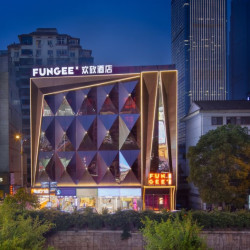 评分高+双地铁直达，单晚200不到！FunGee欢致酒店(长沙IFS国金中心五一广场店)  欢愉巨幕观影大床房2晚含双早套餐