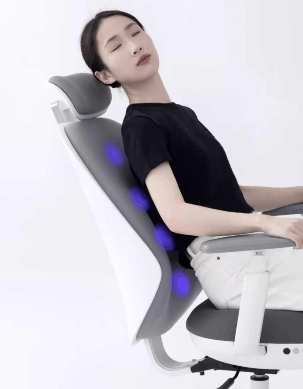 以及至及新款Pro智能人体工学椅，全球首款AI驱动，沉浸式追背按摩