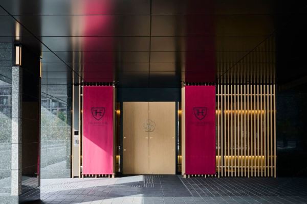 门口就是JR站，1站即可达京都！日本京都梅小路皇家花园酒店 高级双床房 1晚