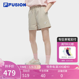 FILA FUSION斐乐潮牌梭织短裤女2024夏季时尚休闲宽松五分裤 浅豆泥棕-BG 185/86A/XXXXL