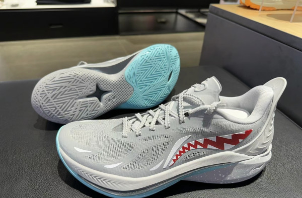 李宁音速12线上突袭发售又帅又能打国产中端球鞋必有音速之名