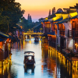 西栅景区内，门票就值300元！乌镇通安客栈 1晚 含双早+西栅门票+国风活动+游览车等