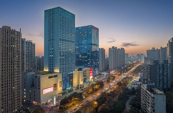 每晚200出头,不在市区但近地铁!长沙世景广场智选假日酒店 高级大床房2晚连住含双早套餐