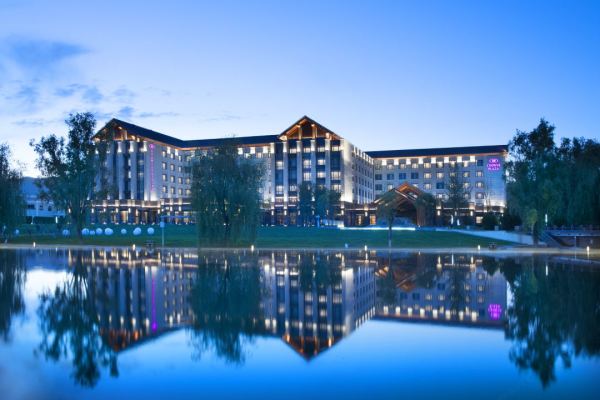 登长城、逛世园,京郊遛娃优选!北京金隅八达岭智选假日/皇冠假日2店 指定房型(含2大1小早餐+可选温泉体验等)