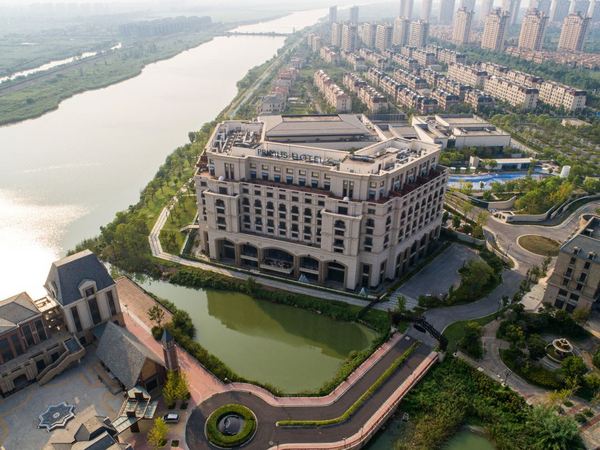 一脚油门就能出发的上海后花园!周末不加价!启东安鑫度假大酒店 园景房1-2晚套餐(含2大1小早餐+梦幻岛门票等)