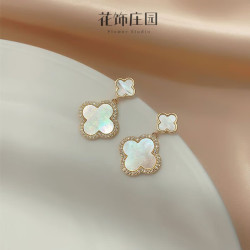 四叶草白色耳钉微镶锆石金电镀14耳饰大小四叶草白色耳钉