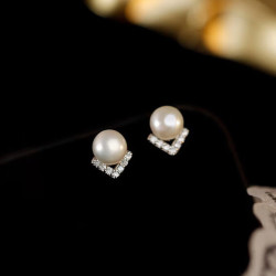 moefi茉妃简约优雅珍珠锆石v形耳钉女士时尚耳饰合金镀金银百搭耳环