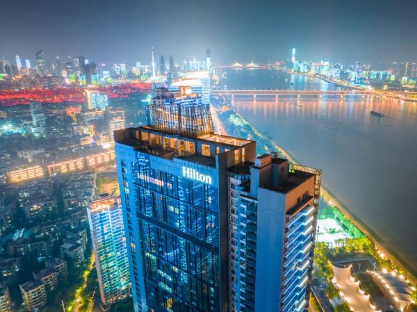 可拆分近汉阳江滩公园武汉世茂希尔顿酒店希尔顿客房豪华江景房2晚