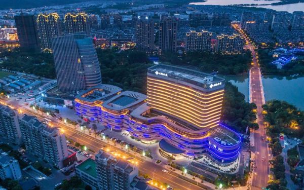 直面36000㎡“苏州小西湖”!周末元旦不加价!苏州石湖金陵花园酒店 豪华房2晚连住(含2大1小早餐+延迟退房)