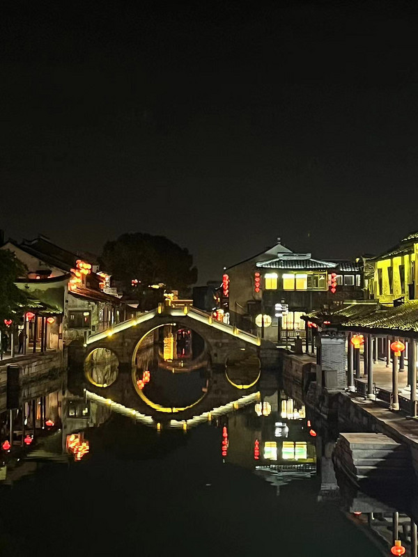 西塘古镇旁 ！周末暑期全程不加价！西塘光向度艺术酒店 霓光大床房 2晚套餐（含双早+良壤有机庄园入场券） 