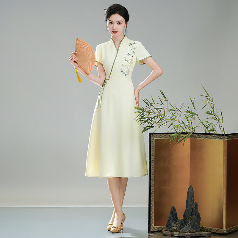秀觀唐丹心2024春夏汉服交领新中式女装国风绣花改良日常旗袍连衣裙 米杏 M