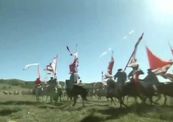 《后会无期》拍摄地,五一端午不加价!内蒙古赤峰玉龙沙湖集装箱温泉酒店 优享集装箱沙湖景观标准间 1晚(含双早+景区门票+湿地小火车等体验)