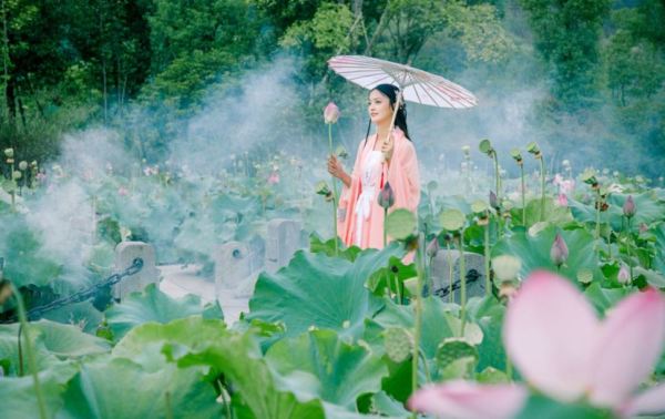 泡冷泉+水乐园,包邮区夏天的正确打开方式!杭州临安湍口众安氡温泉度假酒店 高级房1晚+双早+康乐抵用券