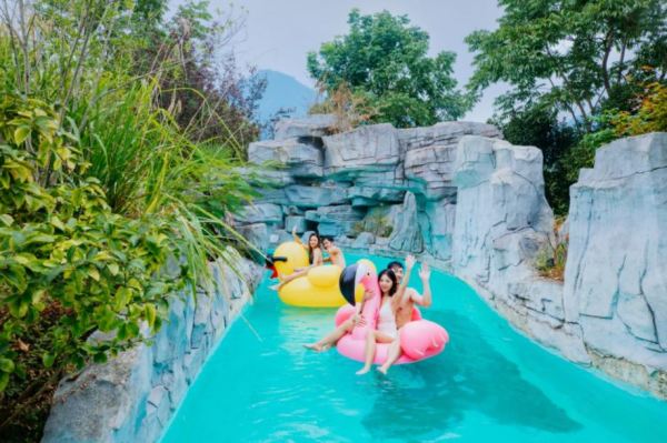 泡冷泉+水乐园,包邮区夏天的正确打开方式!杭州临安湍口众安氡温泉度假酒店 高级房1晚+双早+康乐抵用券