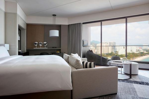 三亚山海天大酒店·傲途格精选 时尚格景观房1晚(含2大2小早 餐饮代金