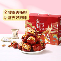 Be&Cheery; 百草味 每日抱抱果758g 新疆和田骏枣夹核桃红枣礼盒零食大礼包送礼