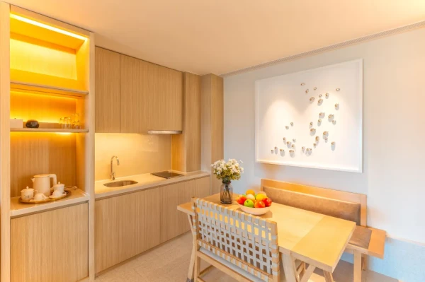不止小龙虾,避暑观星好去处!江苏盱眙天泉湖金陵山庄 湖珀湖景大床房1晚套餐(含双早+金陵全家桶套餐)