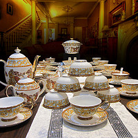 欧式中西餐具69头釉中彩骨质瓷套装陶瓷盘碗勺子下午咖啡具碟热销