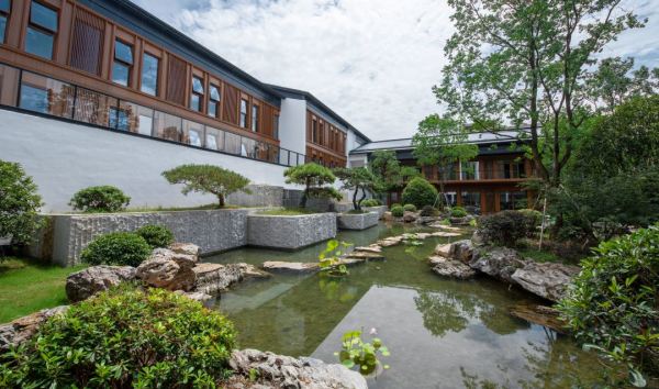 为了吃也该去的小城,住老牌酒店的新楼!嵊州宾馆 新丰园景观双人房2晚连住套餐(含双早+欢迎水果等)