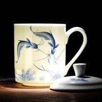 潇毅艾 景德镇陶瓷茶杯带盖家用杯喝茶杯青花瓷器办公杯子 年年有余