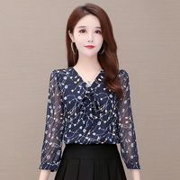 腿中狼2022春季小衫雪纺衬衫女气质修身碎花休闲衬衣V领上衣潮时髦 蓝花#6002 L 【106-115】