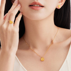 CHOW TAI FOOK 周大福 新款周大福时尚精致足金黄金小方糖戒指计价520礼物送女友F233239