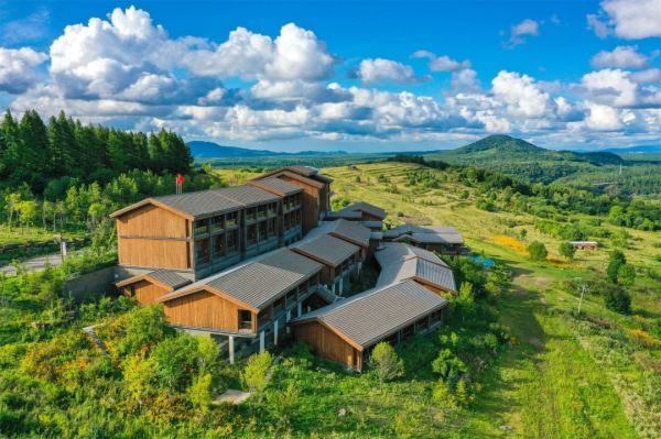 长白山真香价， 夏季避暑遛娃好去处！长白山华美胜地瑞士/美憬阁酒店 1-2晚夏季玩乐套餐（含2大1小早餐+下午茶+夏季活动等）