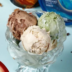 八喜 牛奶冰淇淋梦与星河系列550g3桶组合装送轻卡1盒