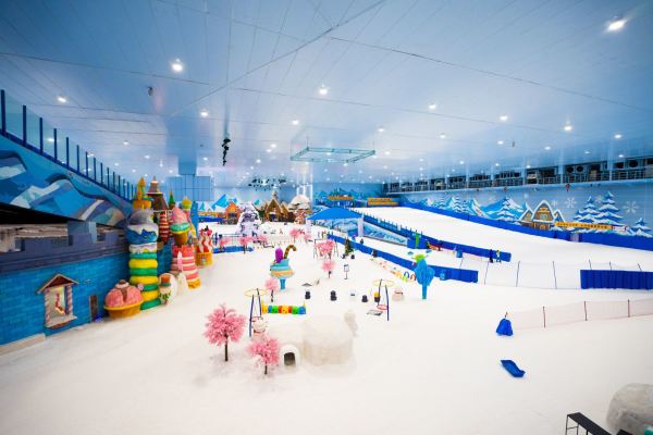 含双人滑雪+融创乐园/水/海世界门票!光这些已值回票价!热雪奇迹6城双乐园通兑 酒店1晚(含早+滑雪票+融创乐园/水/海世界)