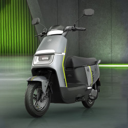 aima爱玛a505石墨烯电池长续航双人踏板智能电动轻便摩托车领航官极夜