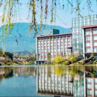 端午周中不加价！高口碑近景区，背倚名山大佛！峨眉山恒邦艾美度假酒店 豪华湖景房1晚+2大1小早餐+minibar+下午茶+室内外乐园+高铁站接送