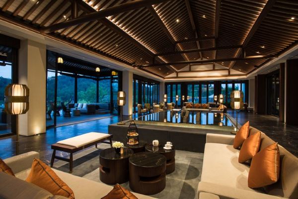 顶奢惊现好价,周五不加价!安吉悦榕庄 园景大床房2晚套餐(含双早+minibar+旅拍等)